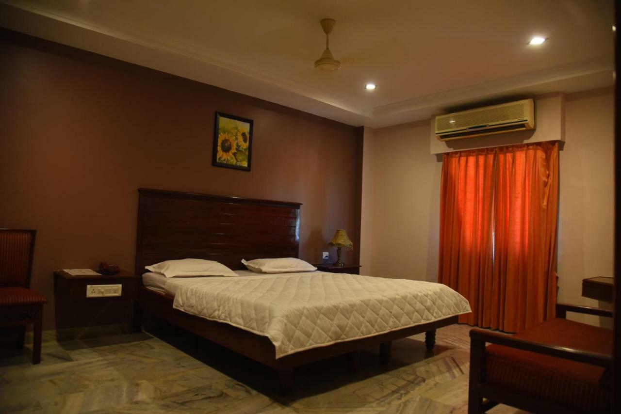 Hotel Subhalakshmi Palace Karaikudi Exterior foto
